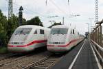 Ausfahrt am 23.07.2014 von 401 552-5  Hanau  in Müllheim (Baden) in Richtung Freiburg (Brsg) Hbf. Am Bahnsteig neben an stand zur gleichen Zeit der 401 584-8  Bruchsal  defekt und abgebügelt.