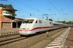 401 016  Pforzheim  als ICE 1090 (München-Berlin-Südkreuz) bei der Durchfahrt in Bretten, 01.10.2015.