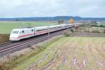 Ein nach München fahrender ICE am 18.10.02 beim Lehrberger Ortsteil Schmalenbach in bei Strecken-km 57.0.