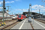 Während 401 057-5 (Tz 157  Landshut ) als ICE 599 (Linie 11) von Hamburg-Altona nach München Hbf in Erfurt Hbf auf Gleis 2 steht, verlassen 612 634 und 612 599 (Bombardier RegioSwinger) von