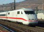 401 017 durchfhrt Esslingen (Neckar) in Richtung Mnchen Hbf, mit den schnen Weinbergen im Hintergrund (24.12.2007)