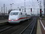 ICE 1  Osnabrck  mit TK 401 051-8 (frher bei ICE  Carl Wilhelm Rntgen ) voraus als ICE 926 Nrnberg-Kiel Hbf. bei der Einfahrt
im Dortmunder Hbf. auf Gleis 10.(06.02.2008)
Dieser TK 401 051-8 wird als Ersatz TK eingesetzt.