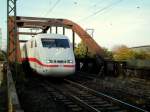 ICE 1 auf der Fahrt nach HH-Altona,berquert hier bei Offenburg die Kinzig.17.10.08