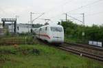 Ein unbekannter ICE 1 durchfhrt am 8.5.2010 den Bahnhof Stuttgart-Feuerbach in Richtung Stuttgart Hbf.