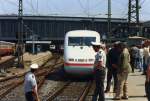 Vor der fahrplanmigen Aufnahme des ICE-Betriebes im Jahr 1991, konnten die Zge im Hauptbahnhof Mnchen besichtigt werden.