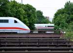 Vom Bahnsteig der Hamburger S-Bahnstation  Elbgaustraße  kann man sehr gut den Betrieb rund um das nahegelegene ICE-Betriebswerk beobachten.