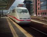 Der Eschede TK(401 051-8) am Tz 119 bei Ausfahrt aus dem Berliner Ostbahnhof.10.4.2007