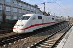 402 045-9 verlässt am 10.2.2018 als ICE772 von Stuttgart Hauptbahnhof nach Hamburg-Altona den Hamburger Hauptbahnhof.