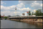 Ein ICE 2 ist auf der Berliner Stadtbahn Höhe Jannowitzbrücke am 16.5.2007 in Richtung Osten unterwegs.