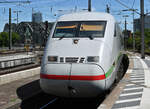 ICE 2 von Hohenzollernbrücke Einfahrt in den Hbf Köln - 12.07.2022