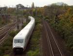 Ein ICE 2 Halbzug mit offener Bugklappe als ICE 651 Bonn Hbf - Berlin-Ostbahnhof in Kln-West.