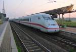 DB 402 046-7  Templin  als ICE 1717 von Berlin Gesundbrunnen nach Erfurt Hbf, beim Halt in Naumburg (S) Hbf.