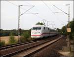 Ein 402er ist als ICE, Berlin-Ostbahnhof - Kln, bei Unna unterwegs.