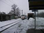 Ein ICE 2 durchfuhr am 12.12.10 als IC 1108 (Ersatzzug fr IC 2208) den Bahnhof Stockheim(Oberfr) Richtung Saalfeld(S).