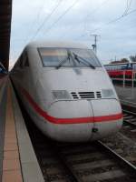 ICE 402 002 musste am 31.08.2011 nach einem Vogel im Stromabnehmer in Stendal abgestellt werden und wieder zurck nach Berlin geschleppt werden.