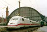 402 010 als ICE 977  Carl Friedrich Gau  (Bremen–Stuttgart) am 19.01.1997 in Bremen Hbf