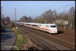 Ein Doppel ICE 2 mal komplett auf dem Foto. Das kann man z. B. in Hiddenhausen - Schweicheln gut machen. Am 16.02.2015 brauste dort ICE 402041 gekuppelt mit 402023 um 15.10 Uhr in Richtung Bielefeld vorbei.