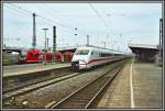 402 003  Cottbus/Chśebuz  rollt mit schlieender Bugklappe als ICE640 nach Kln/Bonn Flughafen.