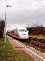 Bahnhof Jchen, Sonntag der 18. Mrz 2012 11:15 Uhr....der ICE  Bergen auf Rgen  fhrt zu seinem Einsatzort Mnchengladbach, von wo aus er gegen 12:05 Uhr in Richtung Berlin aufbrechen wird.