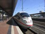 403 022  Solingen  steht als ICE 810 von Frankfurt(Main) Hbf nach Kln Hbf am 30.04.07 in Siegburg/Bonn auf Gleis 3.