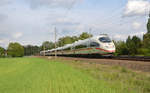 Der als ICE 1538 verkehrende ICE 3 passierte am 28.04.19 auf dem Weg nach Halle(S) die Burgkemnitzer Ackerflächen.