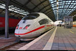 Weil der  Rennsteig-Express  (DPE 92150) von Meiningen nach Berlin-Lichtenberg in Halle(Saale)Hbf auf Gleis 8, dem Stammgleis für die ICE, für rund eine halbe Stunde bis 7:20 Uhr hält,