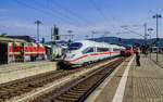 Hier durchfährt ICE 1003 (Sprinter) Berlin - Nürnberg den Bahnhof Saalfeld(Saale) über Gleis 4 Richtung Frankenwald.