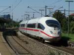 Ein ICE-3 durchfuhr im Juli 2007 den Bahnhof Stuttgart-Untertrkheim, er kam von Mnchen Hbf und fuhr nach Dortmund Hbf.