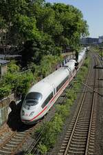 Auf Abwegen unterwegs war der ICE 720 mit dem ICE 3 313  Treuchtlingen  am 24.06.2023: Statt dem Fernbahngleis (rechts) benutzte er die sonst nur wenig genutzte Güterzugverbindung Abzweig Rethel