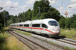 Der wegen der Streckensperrung zwischen Würzburg und Nürnberg über Ansbach umgeleitete 403 057 ff als ICE 527 (Dortmund - München) in Roßtal, 24.06.2023