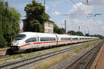 Der wegen der Streckensperrung zwischen Würzburg und Nürnberg über Ansbach umgeleitete 403 060 ff als ICE 720 (München - Essen) in Roßtal, 24.06.2023