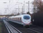 Dieser Zug berraschte mich dann doch...ich habe in die andere Richtung geblickt und habe den ICE fast nicht gehrt...das Foto stammt vom 09.12.2007