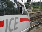 Ein geffnetes Fenster vom ICE 506 von Basel SBB nach Dortmund Hbf.Am 22.05.08 beim Halt in Mannheim Hbf.