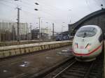 Der ICE 3 und die Br 120 ZDF Express im Klner Hbf am 16.1.10