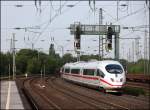 Ein 403er ist als ICE 1121 von Dortmund nach Mnchen unterwegs. (Bochum-Ehrenfeld am 16.05.2010)

