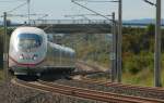 ICE 3 BR 403 als ICE 712 in Fahrtrichtung Kln nahe der A 66 bei Wiesbaden-Nordenstadt, Schnellbahnstrecke Frankfurt-Kln (KBS 472), hier auf der Abzweigung von Wiesbaden zur Einfdelung in die