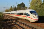 Ein vom 403 557-2 gefhrter ICE donnert hier gerade an der S-Bahnhaltestelle Angermund vorbei......am Sonntag den 28.10.2012