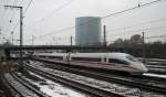 403 030-0 und 403 034-2 fahren als ICE 690 aus dem Mannheimer Hbf nach Frankfurt am Main.