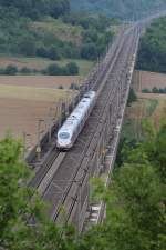 ICE 3 kurz vor dem Espenloh-Tunnel am 29.07.2013 Ri.