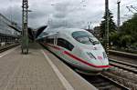 Nachschuss auf ICE 105 (Amsterdam Centraal - Basel SBB)/ICE 505 (Köln Hbf - Basel SBB) bestehend aus 406 010-9  Frankfurt am Main  und 403 533-3  Esslingen Neckar  beim Zwischenhalt in Freiburg