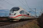 Nachschuss auf 403 557-2 und 403 054-0, als sie am 24.12.2013 auf dem Weg nach Köln Hbf/Dortmund Hbf an dem Weinort Hügelheim südlich von Freiburg vorbei fuhren.