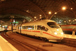 403 031  Westerland  im abendlichen Kölner Hauptbahnhof.