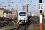 403 025 wird als zweiter Zugteil für den ICE 105 nach Basel in Gleis 6 des Kölner Hbf bereitgestellt.