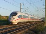 ICE 514 von Mnchen nach Dortmund kurz vor Einfahrt in den Siegauentunnel und damit wenige Kilometer vor dem nchsten Halt in Siegburg. Aufgenommen am 16.04.07 bei Niederpleis