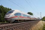 Am 10.07.2015 fuhr 403 053-2  Neu-Ulm  als ICE 504 (Basel SBB - Köln Hbf) zusammen mit NS 406 553-8 (4653) als ICE 104 (Basel SBB - Amsterdam CS) bei Hügelheim ihren nächsten