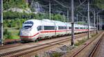 Eine Doppeltraktion ICE 3 Velaro D ( Br 407 006 (Tz 4706) und Br 407 013 (Tz 4713 ) fährt auf der Schnellfahrstrecke Nürnberg - Ingolstadt durch den Bahnhof Kinding(Altmühltal).