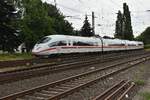 ICE 4611 mit dem schnen Namen Dsseldorf bei der Durchfahrt in Rheydt Hbf gen Amsterdam Centraal am 29.7.2018