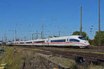 ICE 3 406 584-3 fährt beim badischen Bahnhof ein.