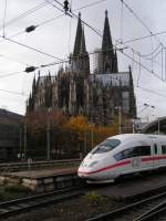 Ein ICE 3m bei der Ausfahrt aus dem Hauptbahnhof von Kln am 06.11.07.