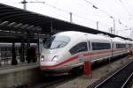 Der ICE fhrt in Frankfurt Hauptbahnhof ein.